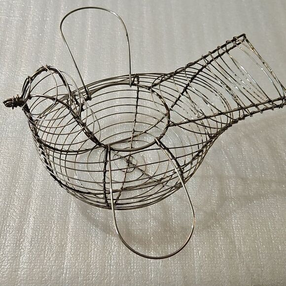 Rustic Vintage Wire Basket Set with Burlap Lining - Picture 4 of 8